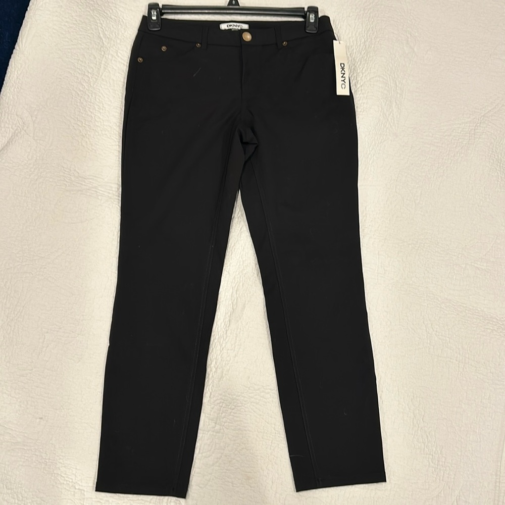 DKNYC Black jeans size 8 ladies 51% cotton 49% nylon 4% spandex new with tags